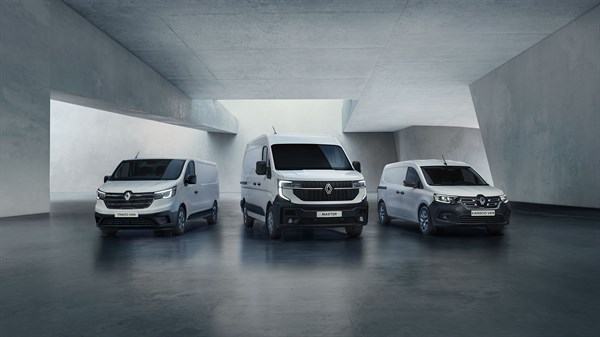 Renault Service - 3 véhicules sur terre battue