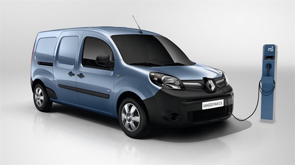 Renault KANGOO Z.E. - Vue de face 3/4 et borne de recharge