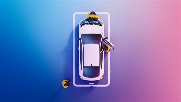 Renault Service - deux hommes dansant à côté d'un véhicule
