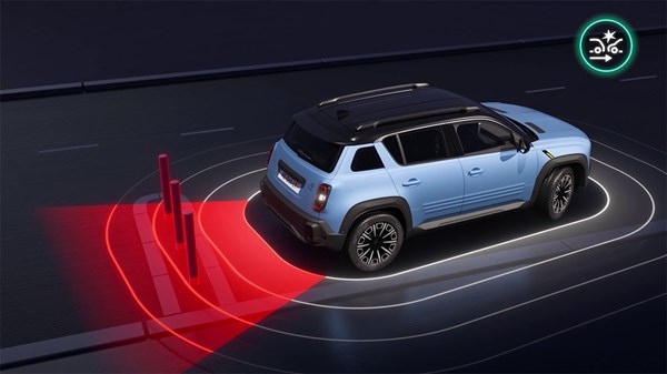 le freinage actif d'urgence en marche arrière - R4 E-Tech électrique - Renault