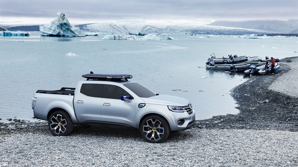 Renault ALASKAN Concept - vue de profil - Paysage du grand Nord