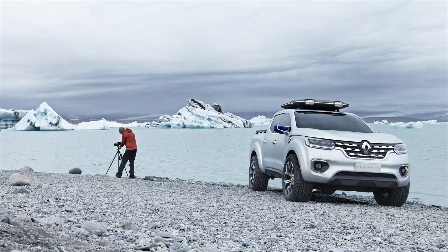 Renault ALASKAN Concept - Vue 3/4 avant - Partenaire idéal d'un photographe explorateur