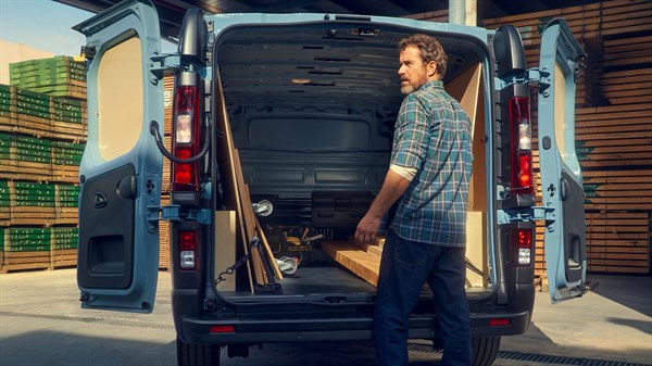 forme à angle droit pour un chargement optimal - Renault Trafic Van