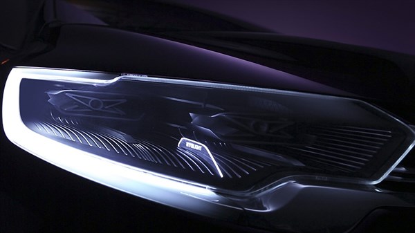 Renault INITIALE PARIS Concept - zoom sur le phare avant