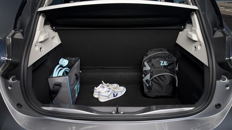 Renault ZOE - Coffre ouvert avec cable de charge